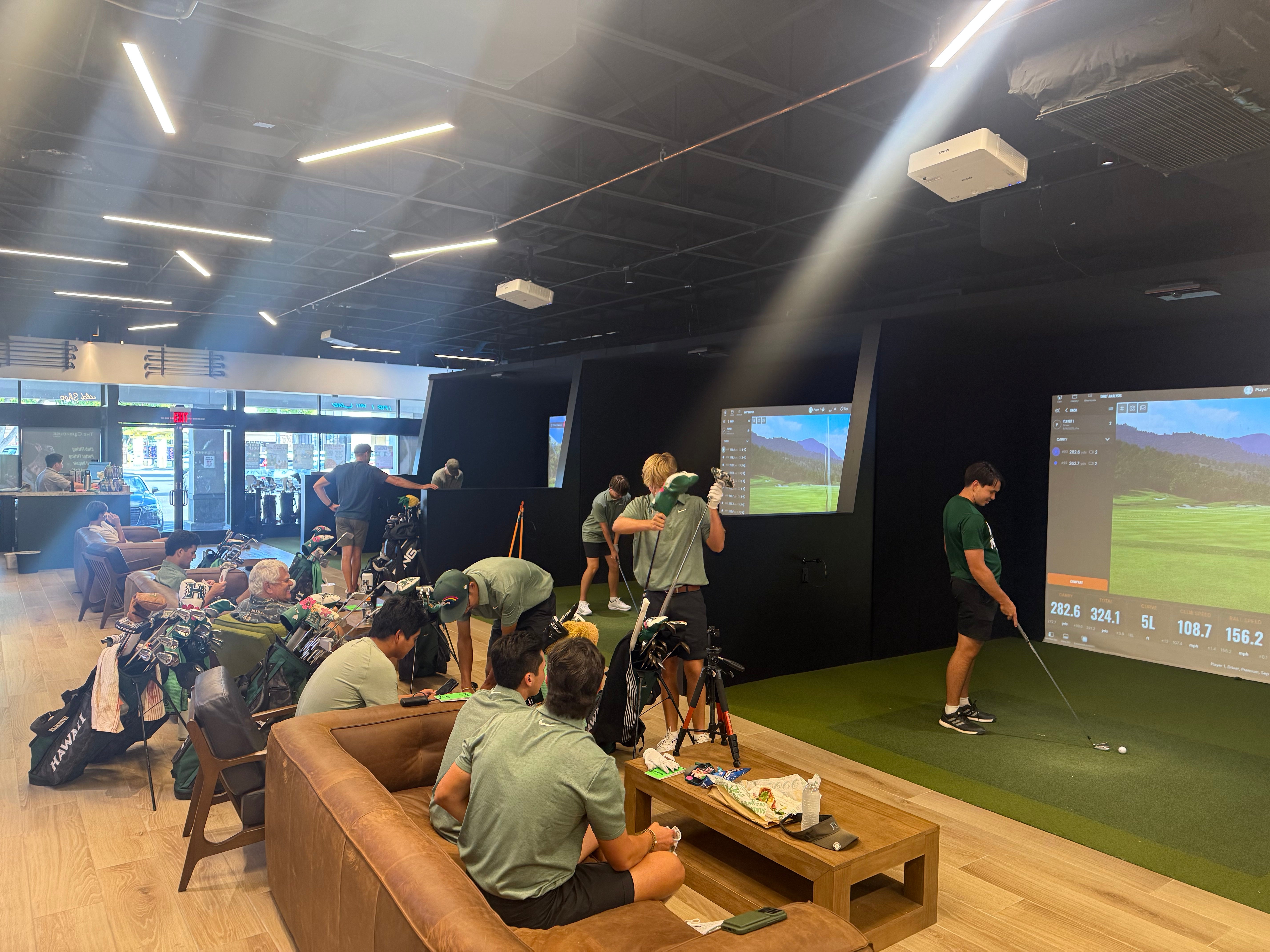 Hawaiis Top amateurs practice daily at The Clubhouse Hawaii