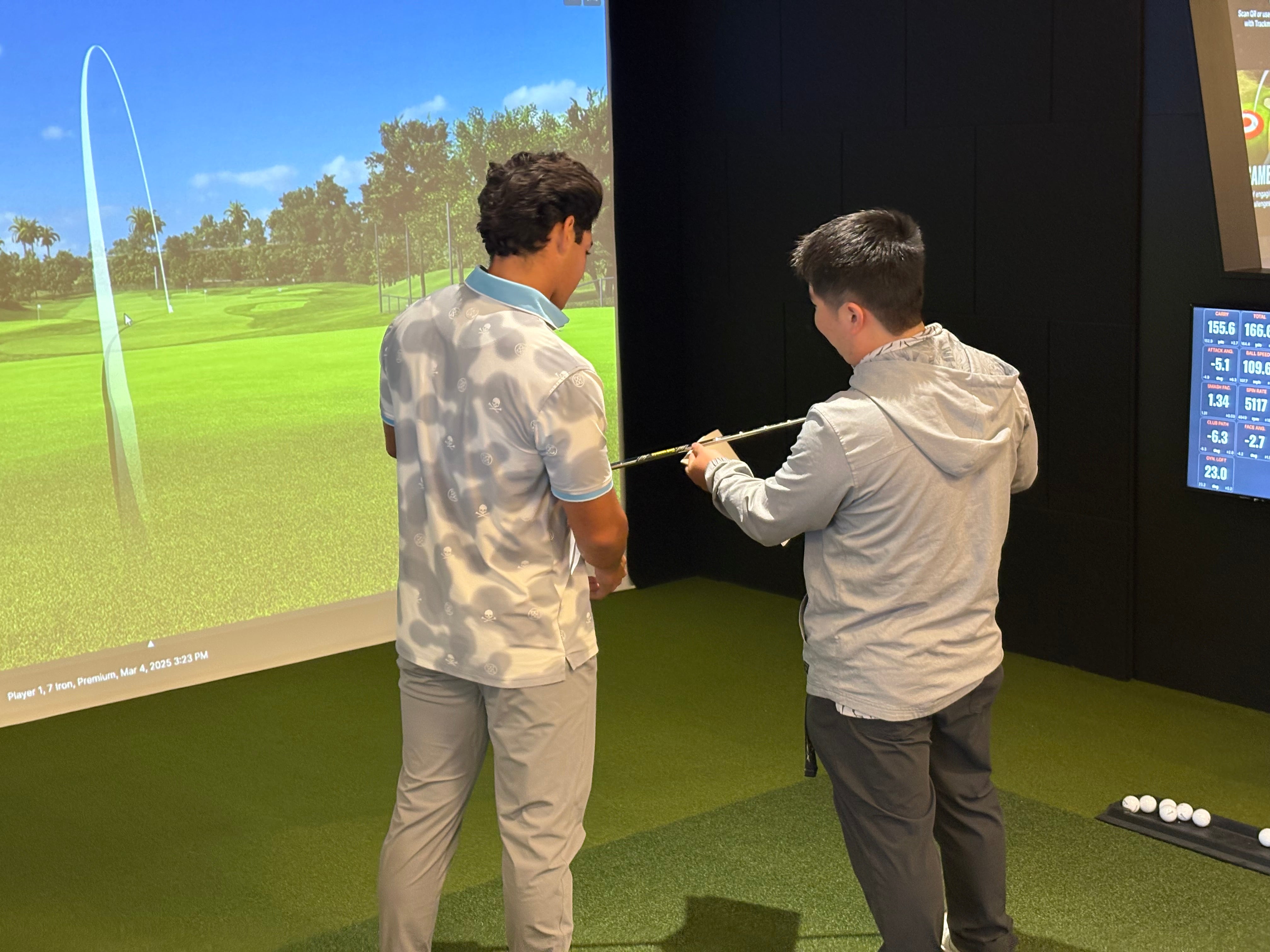 Clubhouse Hawaii – Indoor Golf, Club Fitting & Lessons in